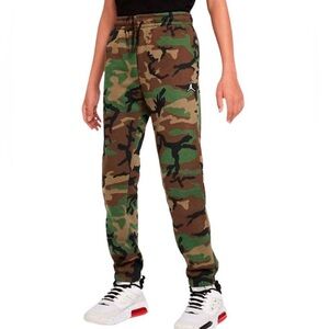 🔥 NEW Jordan Big Kids' (Boys') Fleece Pants CAMO Size SMALL (95A718-E4F)